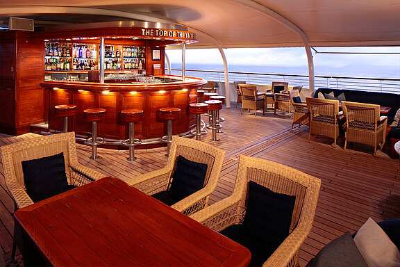 SeaDream_Top_of_the_Yacht_bar.jpg 